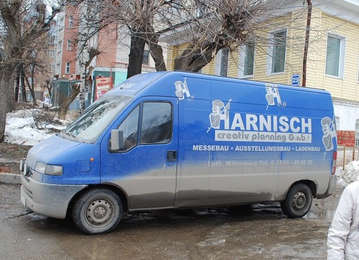 "Machen Sie Urlaub in Osteuropa, Ihr Auto ist schon hier!". Gängige Vorverurteilung, entstanden in den 90er Jahren im Zuge der Überhandnahme der Kriminalität im post-sowjetischen Osteuropa.